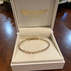 Ronaldo bracelet. It is similar to the “Lean on Me” bracelet.